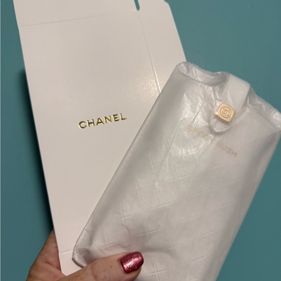 ✨ Chanel Coco Crush Black Phone Holder Bag – New with Box ✨ GWP - Picture 1 of 4